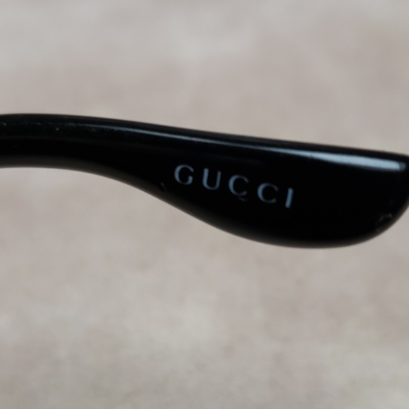 Gucci Medallion Sunglasses - Picture 4 of 7